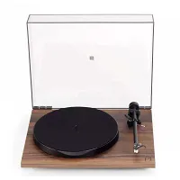 Gramofon Rega Planar 1 Plus (Orzech, wkładka Carbon)