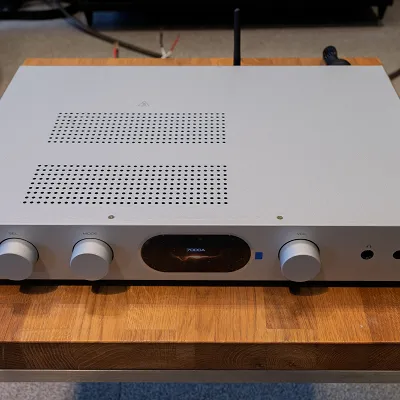 Wzmacniacz zintegrowany Audiolab 7000A (srebrny) – Outlet