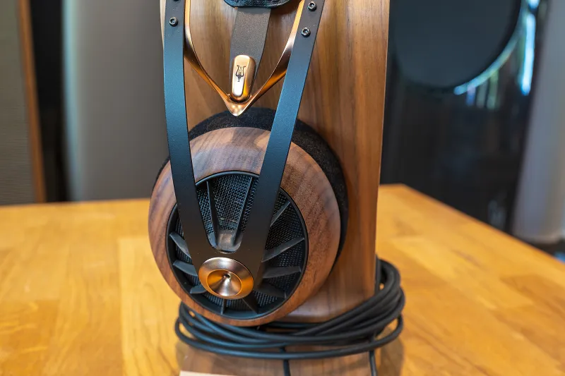 MEZE 109 PRO (orzech) – outlet