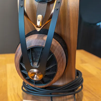 MEZE 109 PRO (orzech) – outlet