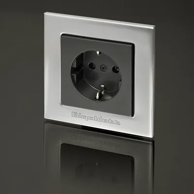 Gniazdo GigaWatt G-044 SCHUKO