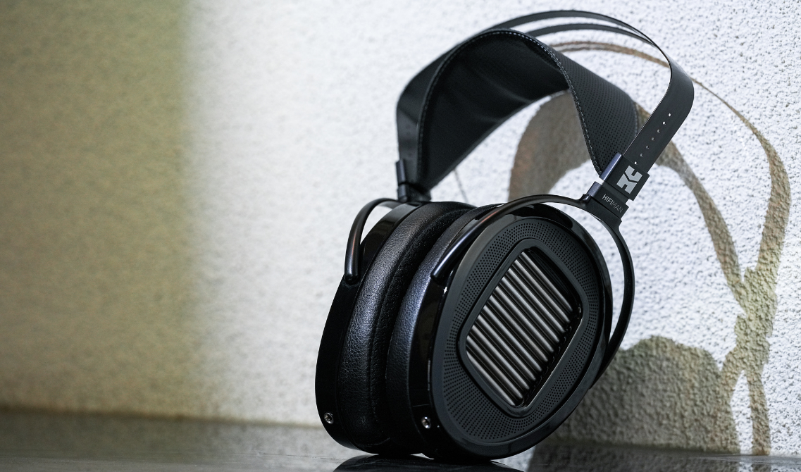 HiFiMan Arya Unveiled – planarne słuchawki premium HiFiMan Arya Unveiled to planarne słuchawki z technologią UNVEILED i magnesami Stealth, oferujące czyste, przestrzenne brzmienie klasy audiofilskiej.