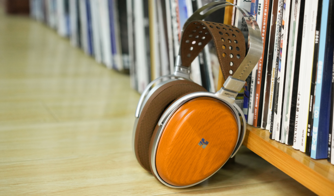 Odkryj HiFiMAN Audivina – zamknięte słuchawki planarne z membraną NEO Supernano i Stealth Magnets. Referencyjna jakość dźwięku, komfort i elegancki design w jednym.