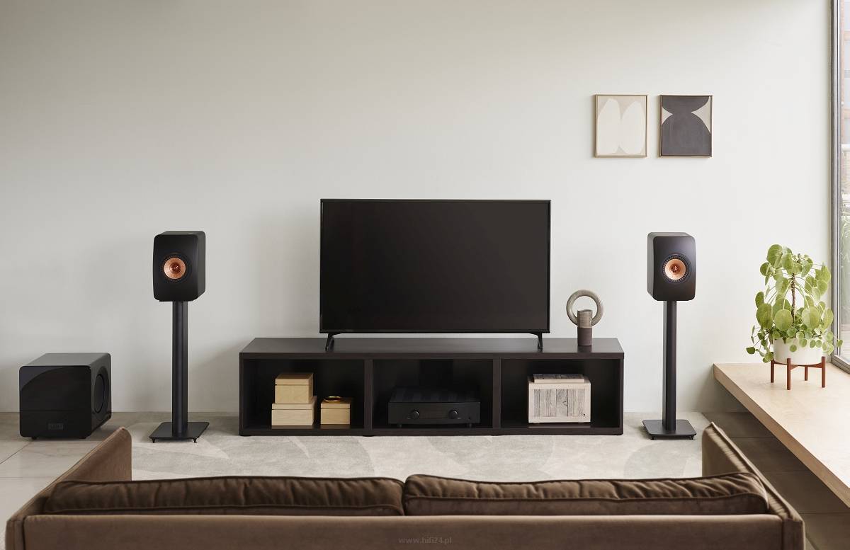 KEF LS50 Meta – głośniki podstawkowe z technologią MAT | Czysty dźwięk i nowoczesny design KEF LS50 Meta to kompaktowe głośniki podstawkowe z rewolucyjną technologią MAT, które eliminują zniekształcenia i oferują przejrzysty, przestrzenny dźwięk.