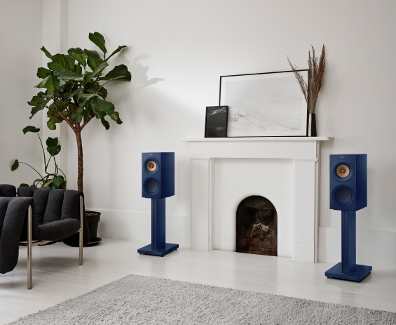 KEF R3 – zaawansowana kolumna podstawkowa z przetwornikiem Uni-Q 12. generacji KEF R3 to 3-drożna kolumna podstawkowa z technologią Uni-Q, aluminiowymi przetwornikami i innowacyjnym systemem Shadow Flare.