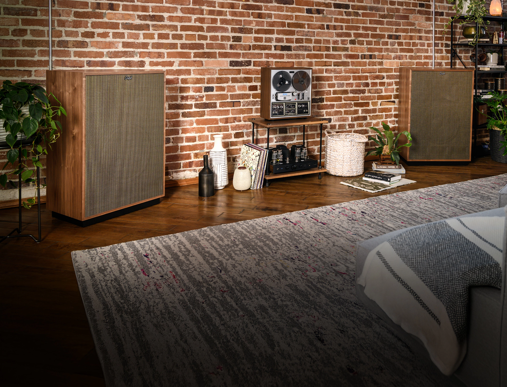 Klipsch Cornwall IV – Kolumny podłogowe Heritage | Brzmienie klasy premium Kolumny Klipsch Cornwall IV z serii Heritage to ręcznie wykonane kolumny podłogowe, oferujące potężne, dynamiczne brzmienie i wyjątkowy styl. Wyprodukowane w USA – inwestycja na lata.