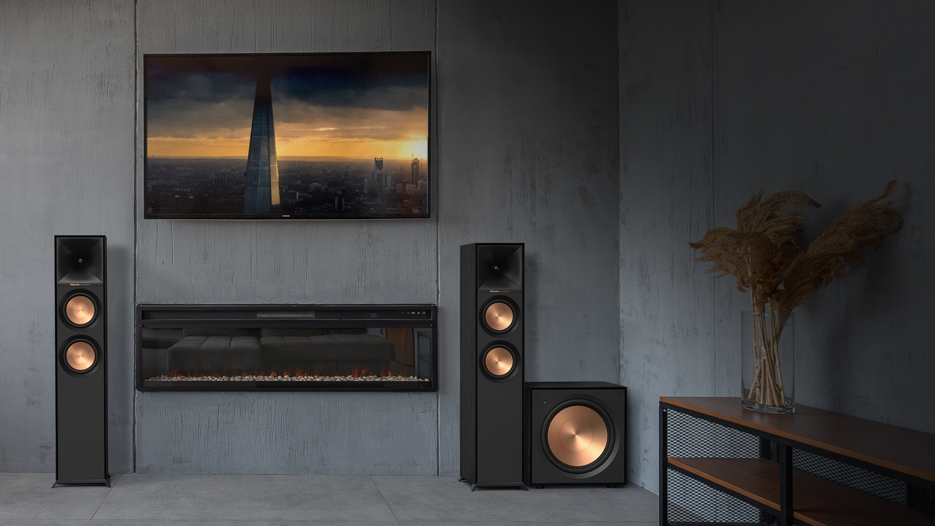 Kolumny Klipsch R-605FA – Podłogowe z Dolby Atmos i Tractrix Horn Klipsch R-605FA to podłogowe kolumny z wbudowanym głośnikiem Dolby Atmos®, tubą Tractrix®, głośnikami TCP i eleganckim wykończeniem. Idealne do kina domowego.