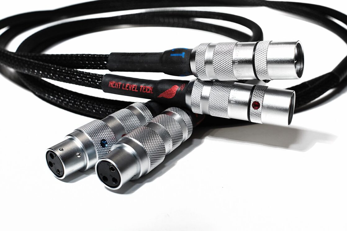 NxLT Flame XLR – interkonekt audio klasy premium | Miedź 7N, Oyaide, Made in Poland Interkonekt NxLT Flame XLR – kabel audio z miedzi 7N, podwójnym ekranowaniem i wtykami Oyaide FOCUS 1. Kyogenizacja 5 dni, fabryczne Burn-In, aluminiowa walizka i certyfikat jakości. Made in Poland.