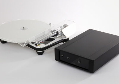 Poznaj Rega Planar 10 – zaawansowany gramofon z lekkim szkieletem Tancast 8, ramieniem RB3000 i talerzem ceramicznym. Perfekcja dźwięku i innowacyjna technologia w jednym urządzeniu.