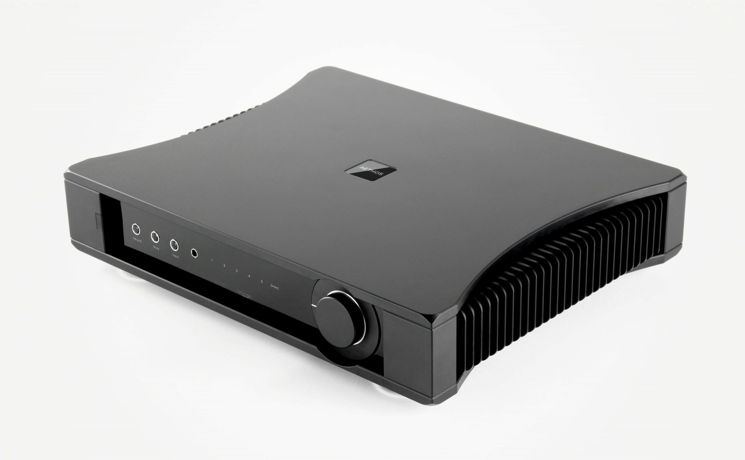 Rega Aethos – wzmacniacz stereo high-end 156W | Audio Premium Wzmacniacz Rega Aethos – dual mono, klasa A, tranzystory Sanken, moc 156W. Bezkompromisowe brzmienie i najwyższa jakość wykonania dla audiofilów.