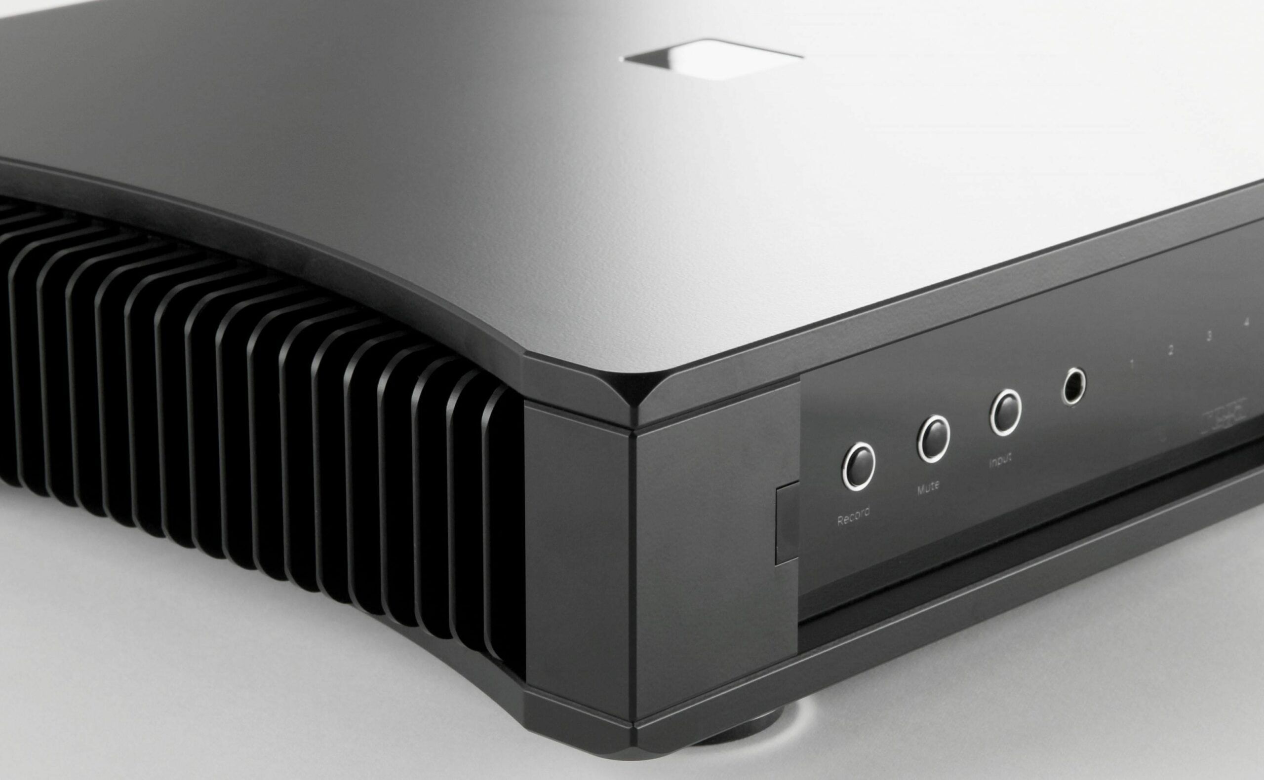 Wzmacniacz Rega Aethos – moc, precyzja i klasa A Rega Aethos to wzmacniacz zintegrowany klasy high-end z konstrukcją dual mono, dyskretnym przedwzmacniaczem i topowymi komponentami. Brzmienie bez kompromisów.