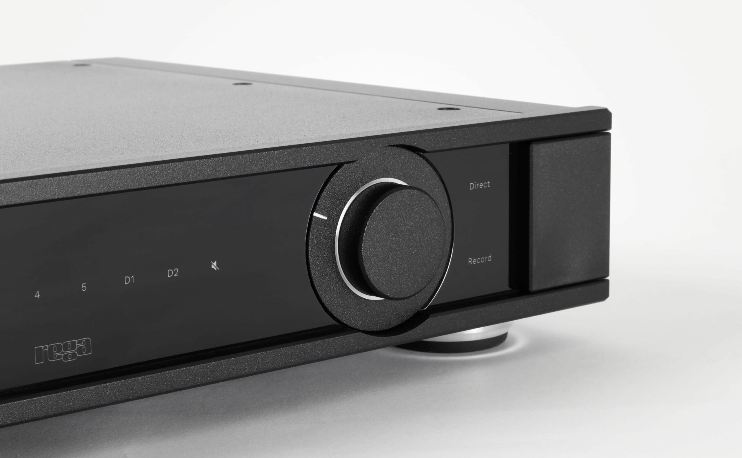 Rega Elicit Mk5 to zintegrowany wzmacniacz stereo z zaawansowanym DAC, tranzystorowym przedwzmacniaczem FET i mocą 105W na kanał. Idealny do każdego systemu audio.
