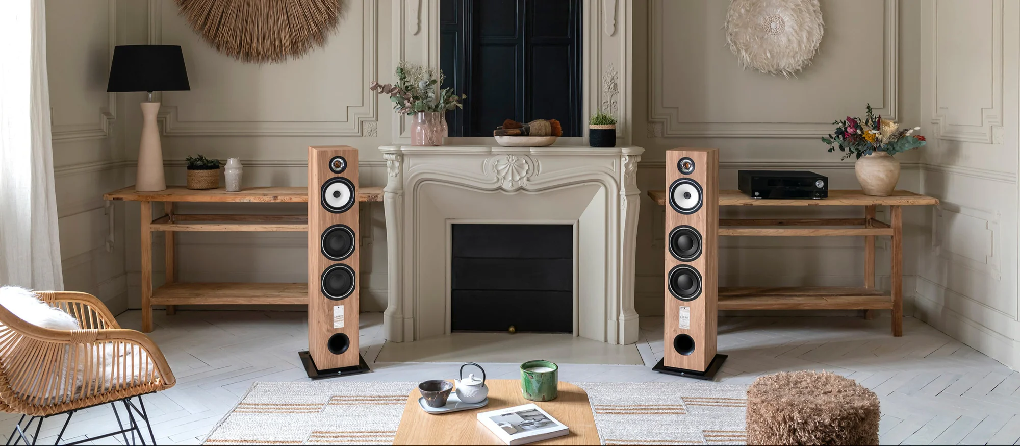 Triangle Australe EZ – referencyjne kolumny podłogowe z serii ESPRIT Kolumny Triangle Australe EZ oferują holograficzną scenę dźwiękową, wyrafinowany bas i perfekcyjne wysokie tony dzięki technologii DSP i tweeterowi TZ2550. Odkryj flagowy model ESPRIT.