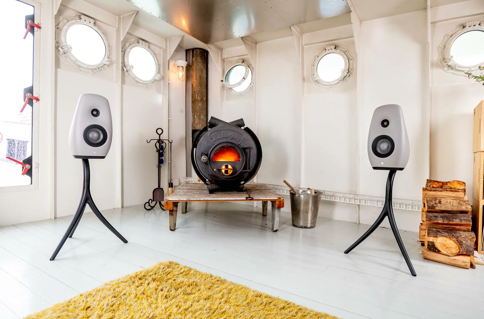 Odkryj Vivid Audio KAYA S12 – najmniejszy głośnik w ofercie, który łączy technologię GIYA z kompaktową formą. Idealny do stereo, kina domowego i studia.