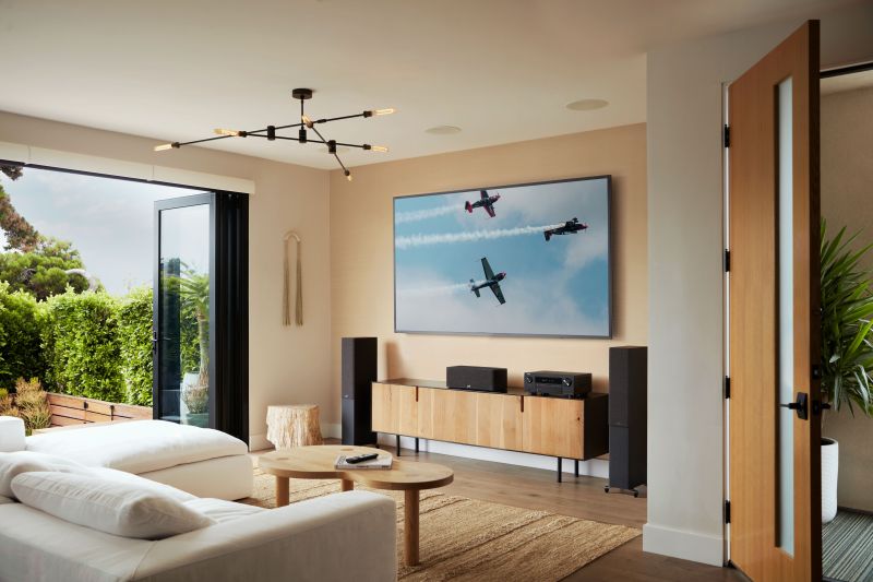 Poznaj Denon AVR-X2800H – 7.2-kanałowy amplituner 8K z Dolby Atmos, DTS:X, HEOS i AirPlay 2. Obsługa 4K/120 Hz, Bluetooth, multiroom i korekcja Audyssey MultEQ XT.