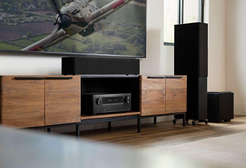 Denon AVR-X2800H oferuje 150W na kanał, 8K HDMI, HEOS, Dolby Vision, Bluetooth i AirPlay 2. Kino domowe nowej generacji z dźwiękiem przestrzennym i streamingiem muzyki.