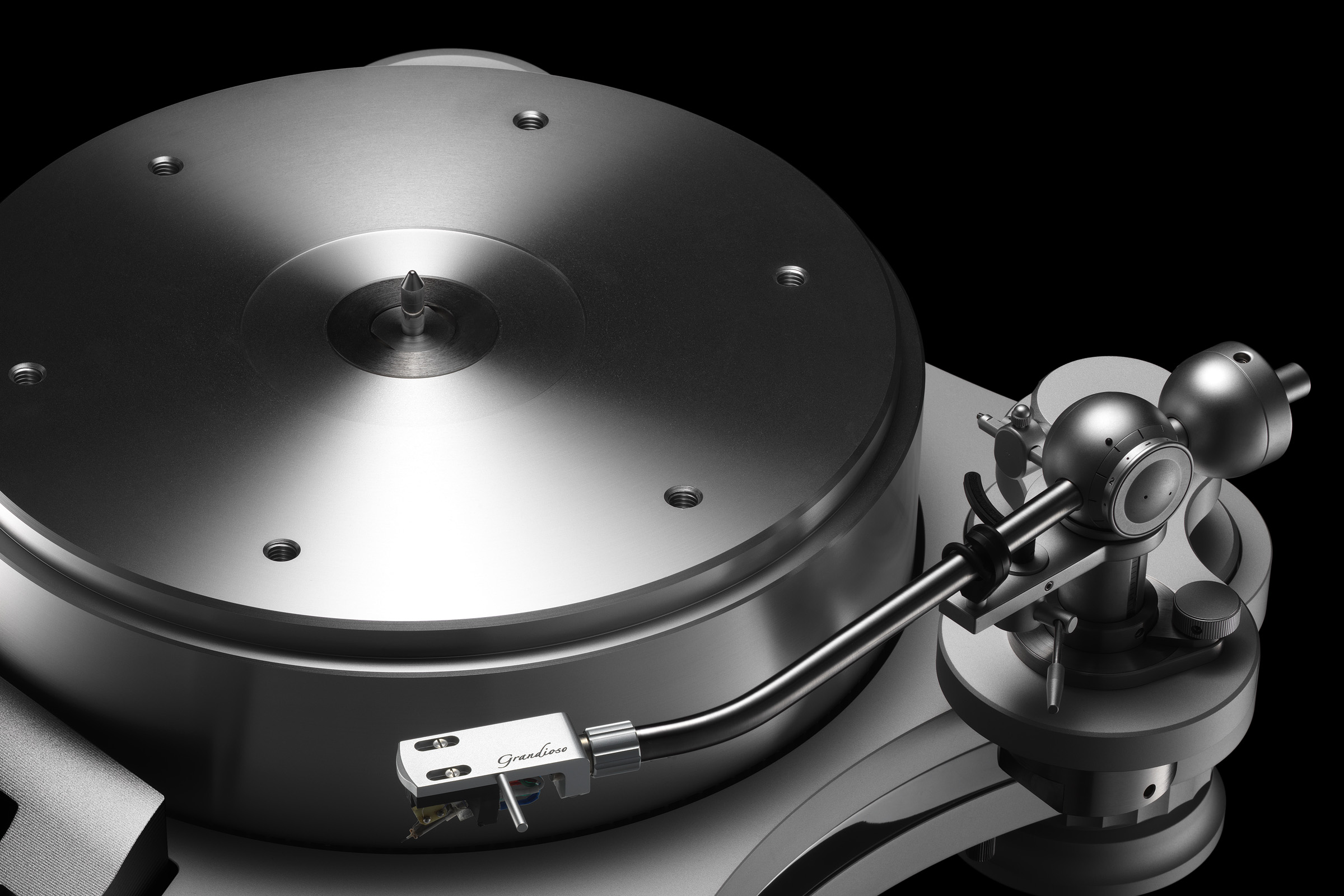 Esoteric Grandioso T1 – Referencyjny Gramofon High-End Esoteric Grandioso T1 to pierwszy gramofon marki – z bezkontaktowym napędem MagneDrive, 3-sekcyjną plintą i możliwością montażu do 3 ramion. Odkryj nowy poziom analogowego brzmienia.