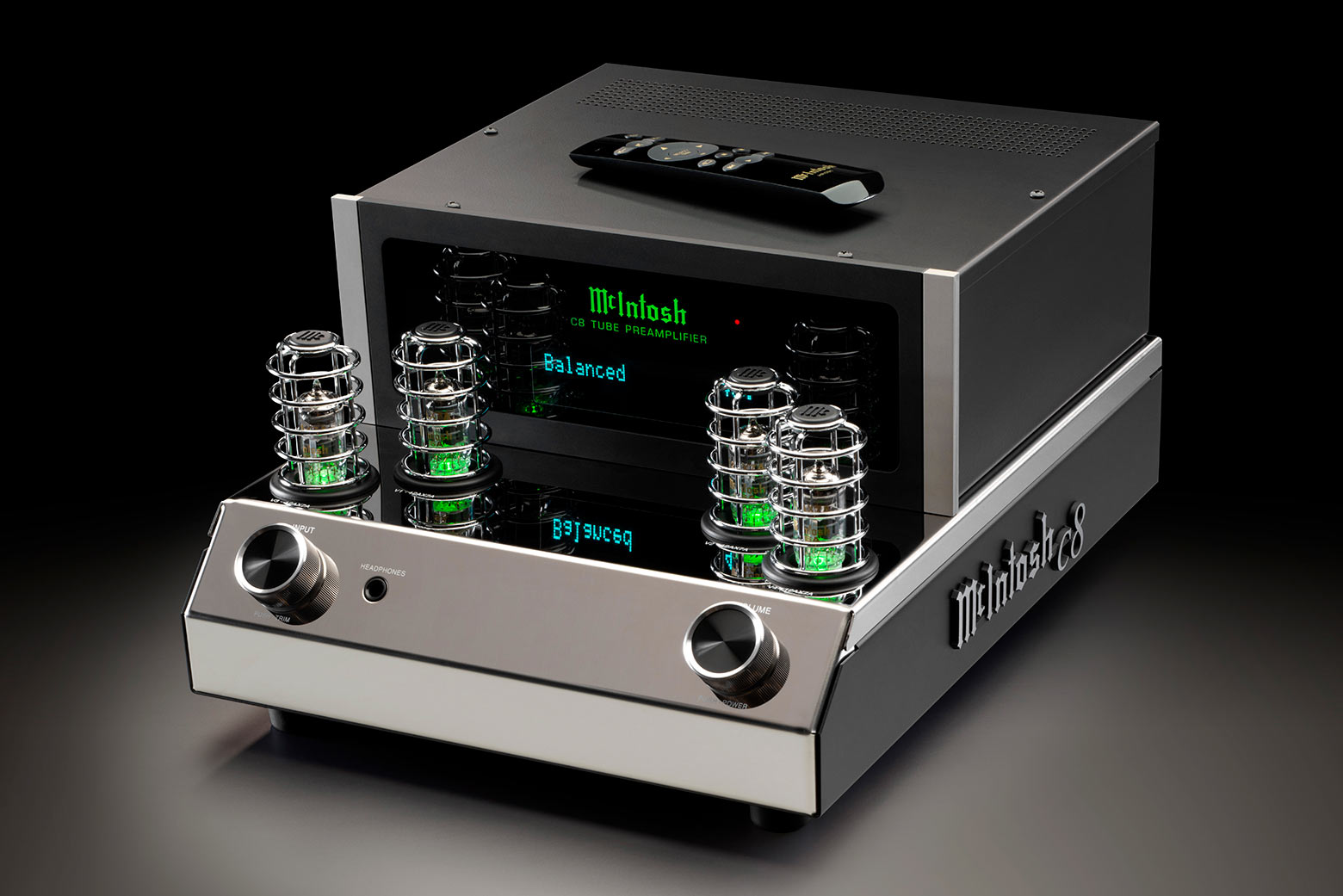 McIntosh C8 – lampowy przedwzmacniacz audio z wejściem gramofonowym McIntosh C8 to wysokiej klasy przedwzmacniacz lampowy z lampami 12AX7A, wejściami MM/MC, wyjściami zbalansowanymi oraz możliwością rozbudowy o moduł cyfrowy DA2.