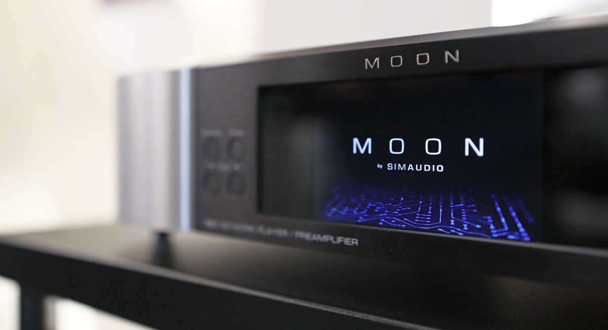 Odtwarzacz sieciowy i przedwzmacniacz MOON 791 lifestyle 1