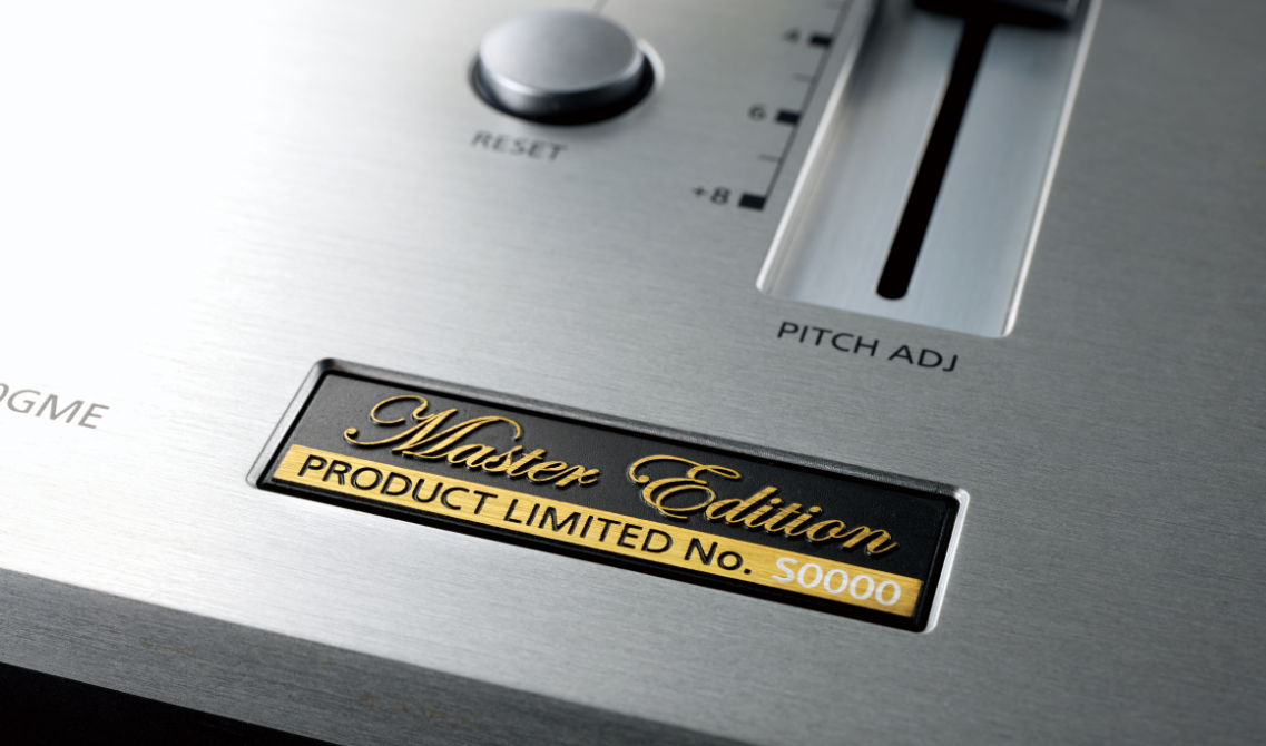 Technics SL-1200GME Master Edition – Limitowany gramofon klasy premium | Najnowsza edycja kultowego modelu SL-1200 Poznaj gramofon Technics SL-1200GME Master Edition – limitowaną edycję legendy audio. Najnowsza technologia ΔΣ-Drive, perfekcyjna konstrukcja i złote detale tworzą wyjątkowe dzieło dla audiofilów i kolekcjonerów.