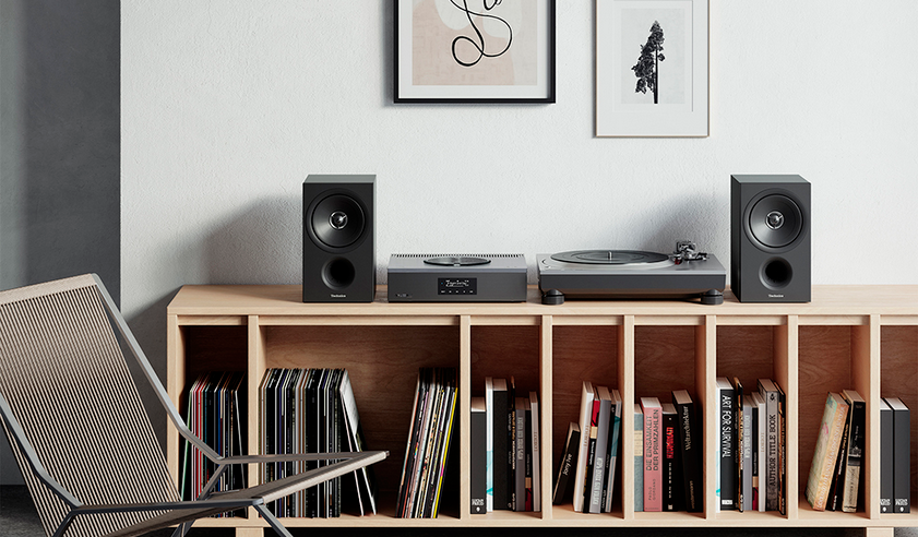 Odtwarzacz sieciowy i CD Technics SA-C600 z cyfrowym wzmacniaczem JENO, korektorem Phono MM i podwójnym zasilaniem. Precyzyjny dźwięk, strumieniowanie i winyle w jednym urządzeniu.