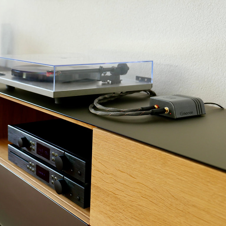 Wattson Emerson Analog – Odtwarzacz Sieciowy z DAC do Systemów Audio Odtwarzacz sieciowy Wattson Emerson Analog z wbudowanym DAC. Bit-perfect streaming, jakość Hi-Res, obsługa TIDAL i Qobuz. Idealny do aktywnych głośników i systemów stereo.