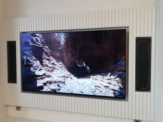 Nasze realizacje: Kino domowe 4K idealnie dopasowane do niedużego salonu.