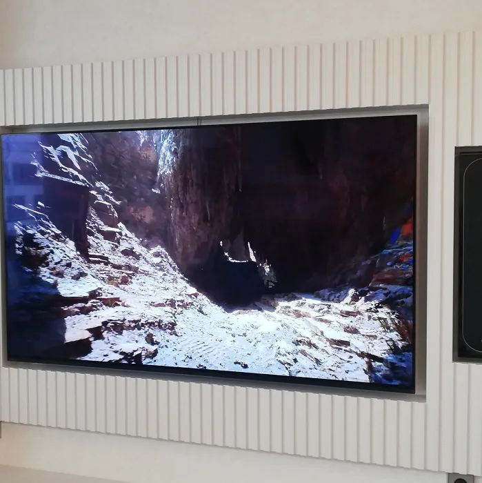 Nasze realizacje: Kino domowe 4K idealnie dopasowane do niedużego salonu.