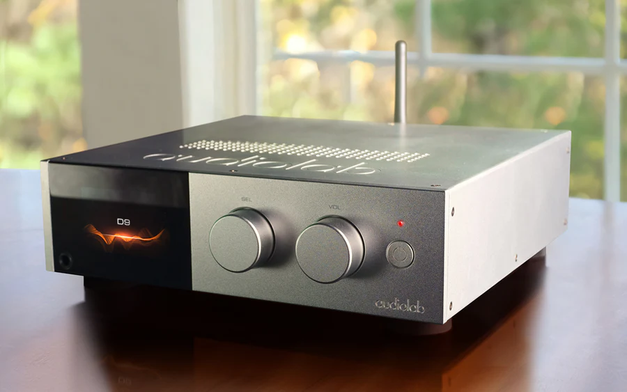 Audiolab D9 to high-endowy DAC z ES9038PRO, Bluetooth LDAC, wejściem AES/EBU i wzmacniaczem słuchawkowym. Idealny do hi-res i systemów audio premium.