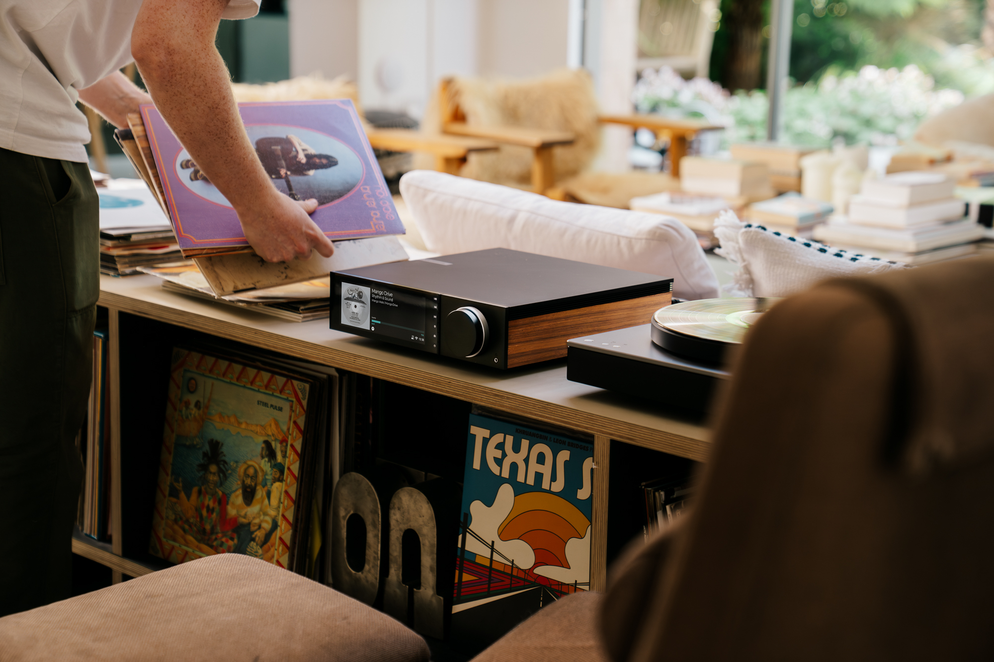 Cambridge Audio EVO 150 SE to edycja specjalna nagradzanego wzmacniacza typu all-in-one. Lepsze komponenty, dźwięk klasy high-end i nowoczesne streamowanie w eleganckiej obudowie.