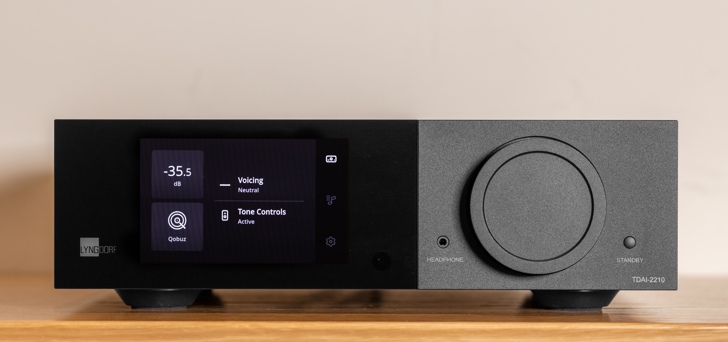 Odkryj Lyngdorf TDAI-2210 – wzmacniacz strumieniowy z RoomPerfect™, HDMI 2.1 i cyfrową amplifikacją. Perfekcyjny dźwięk w każdym pomieszczeniu i intuicyjna obsługa.