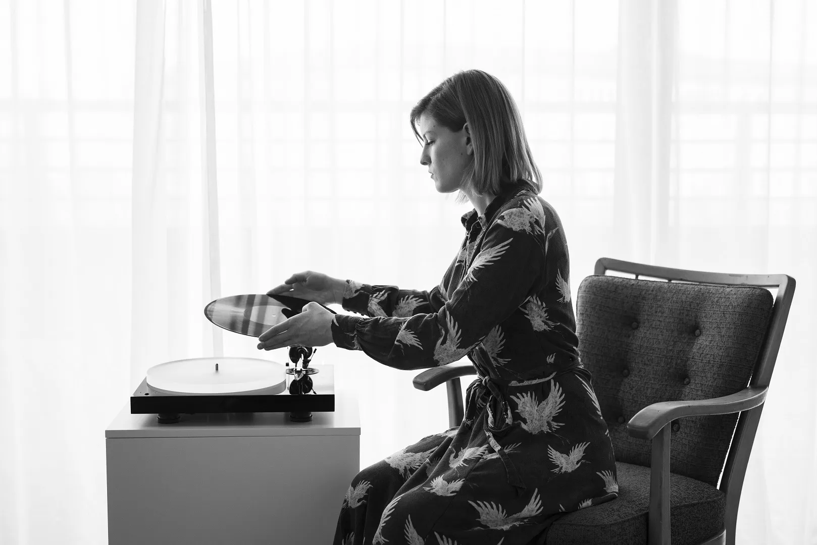 Gramofon Pro-Ject X1 B – Zbalansowany, Analogowy z Wkładką Pick It PRO Balanced Pro-Ject X1 B to gramofon analogowy z ramieniem z włókna węglowego i zbalansowanym wyjściem Mini XLR. Gotowy do współpracy z przedwzmacniaczami True Balanced. Zainstalowana wkładka Pick It PRO Balanced.