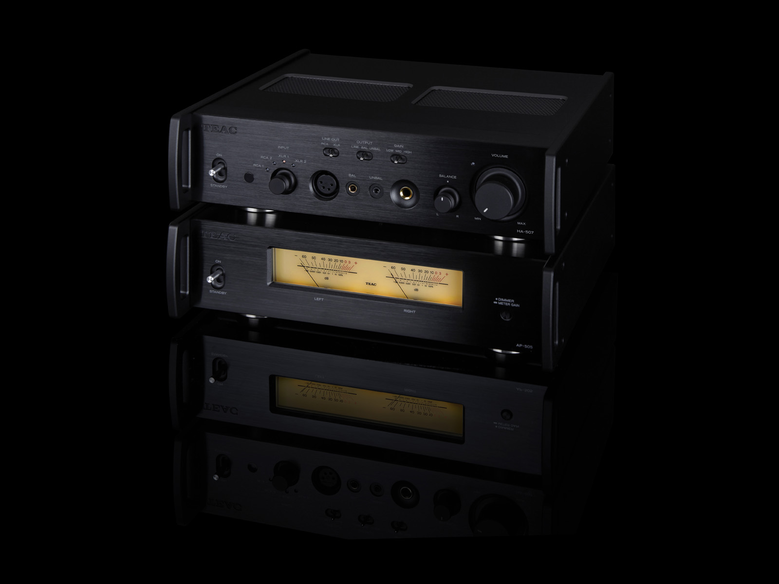 TEAC HA-507 – Wzmacniacz słuchawkowy i przedwzmacniacz klasy referencyjnej Odkryj TEAC HA-507 – analogowy wzmacniacz słuchawkowy i przedwzmacniacz oferujący najwyższą jakość dźwięku. Idealny wybór dla audiofilów ceniących czystość brzmienia i elegancki design.