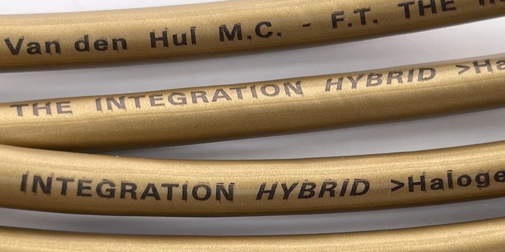 Interkonekt analogowy zbalansowany Van den Hul The Integration Hybrid