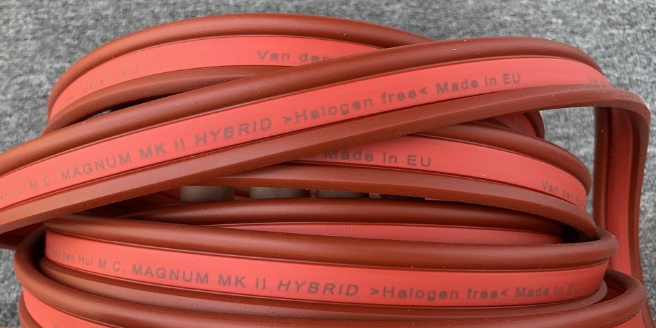 Kabel głośnikowy Van den Hul The Magnum Hybrid MKII Kabel głośnikowy Van den Hul The Magnum Hybrid MKII