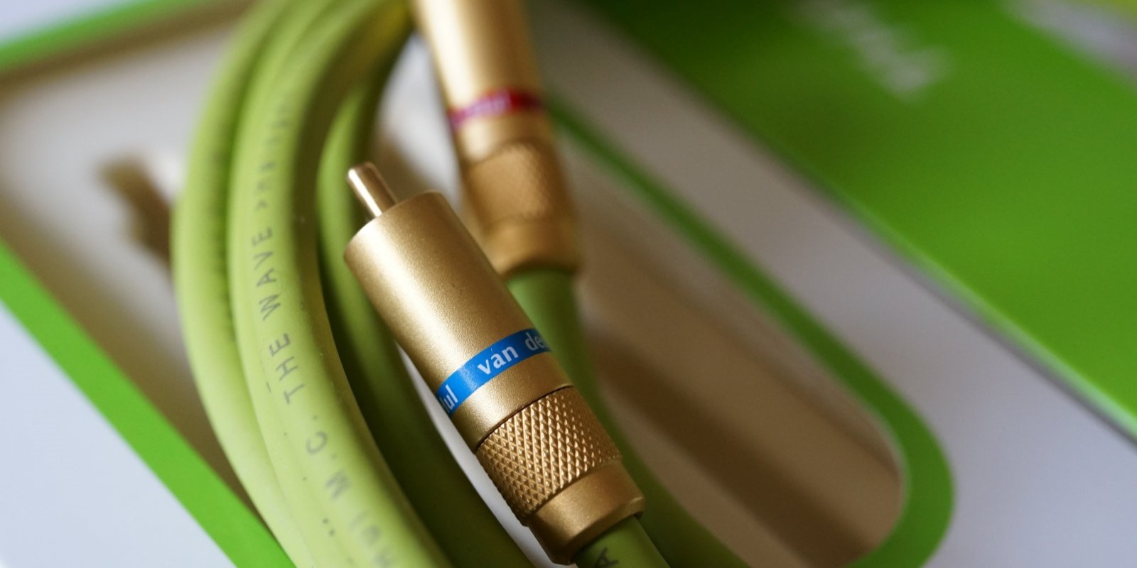 Interkonekt analogowy niezbalansowany Van den Hul The Wave