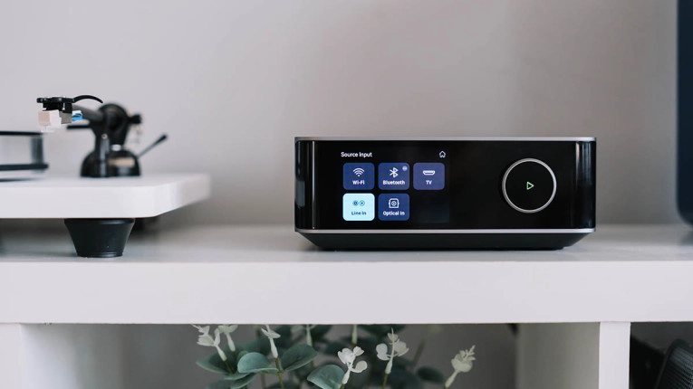 WiiM Amp Ultra – Wzmacniacz i streamer high-end 200W WiiM Amp Ultra to zintegrowany wzmacniacz i streamer z Wi-Fi 6E, HDMI ARC, DAC ESS i kalibracją pomieszczenia. 200W mocy i dźwięk klasy premium.